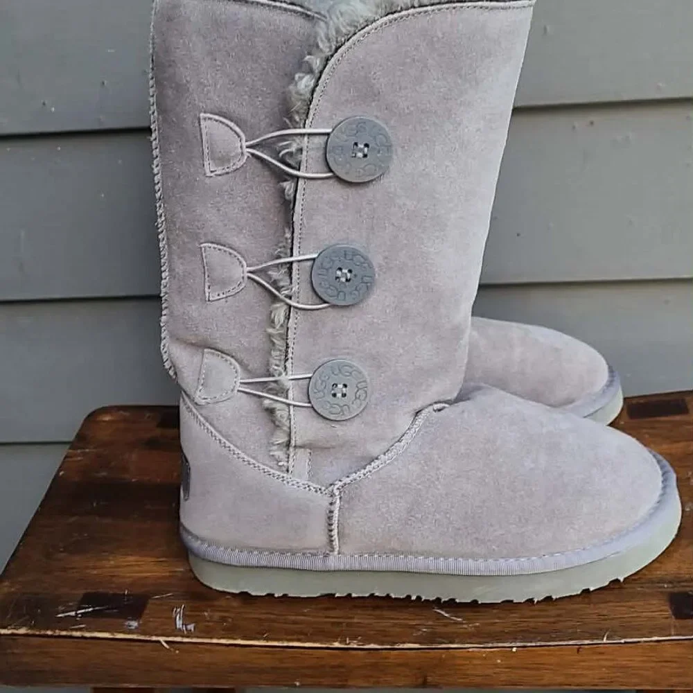 UGG Australia Gray Suede Triplet Bailey Button Boots size 8
